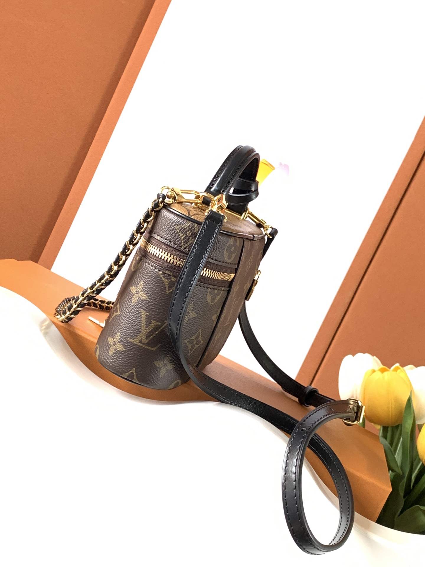 1 Louis Vuitton New Vanity Chain Pouch Handbag