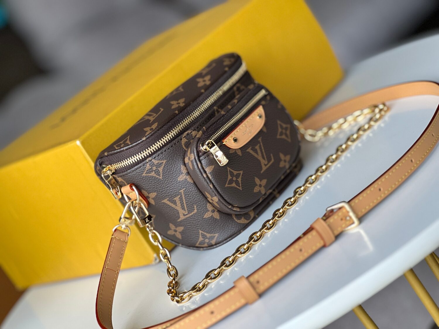 1 Louis Vuitton【Mini Bumbag】M82335 Monogram Canvas This Mini Bumbag is from the LV Gradient series.
