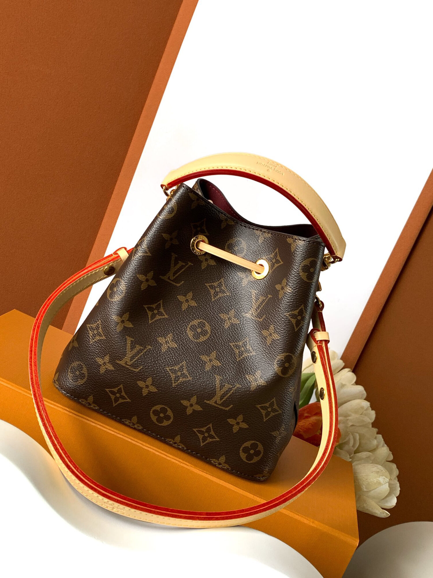 2 Louis Vuitton NÉONOÉ BB handbag