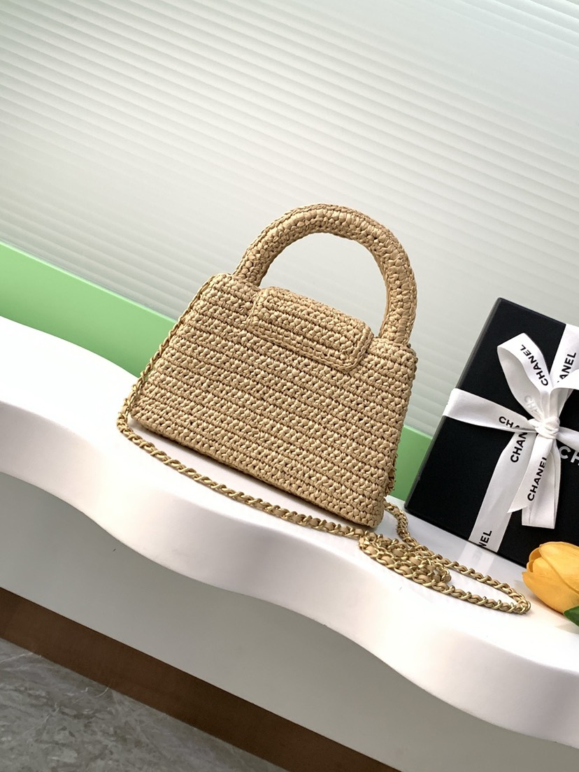 2 The popular vintage Kelly bag has been redesigned and revitalized by Chanel.