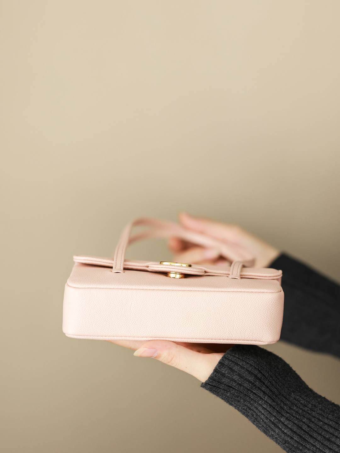 2 This underarm bag is called Preppy Coco, the King of Bags.