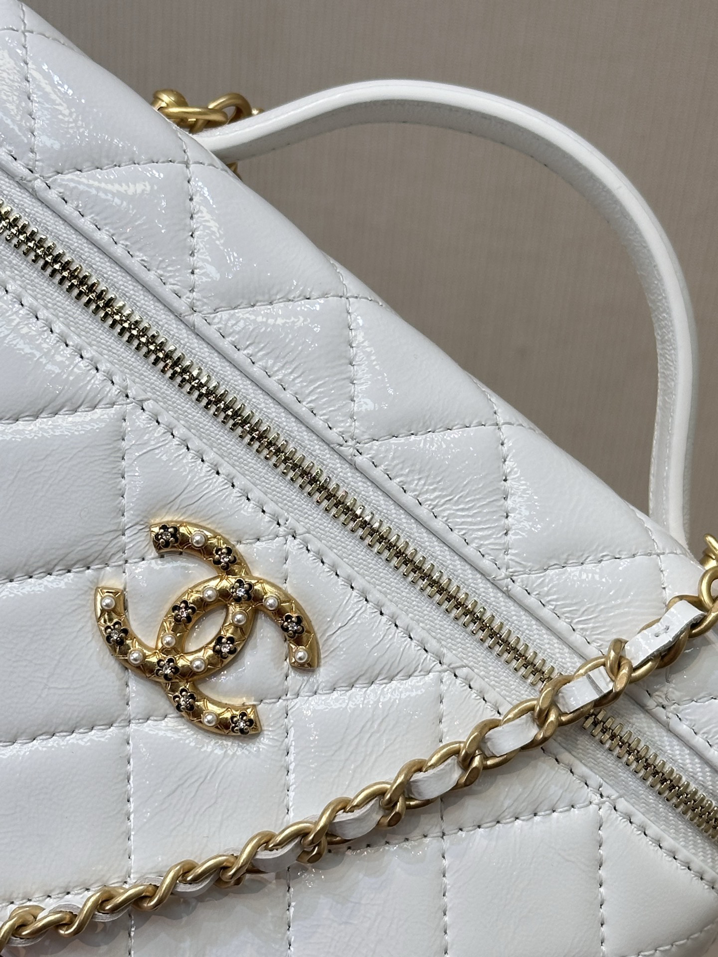 Chanel's classic lunchbox bag, version 2.0!