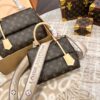 2 Louis Vuitton This monogrammed, single-shoulder/crossbody bag is so simple 😍 The more you look at it, the better it looks. The capacity is surprisingly generous.