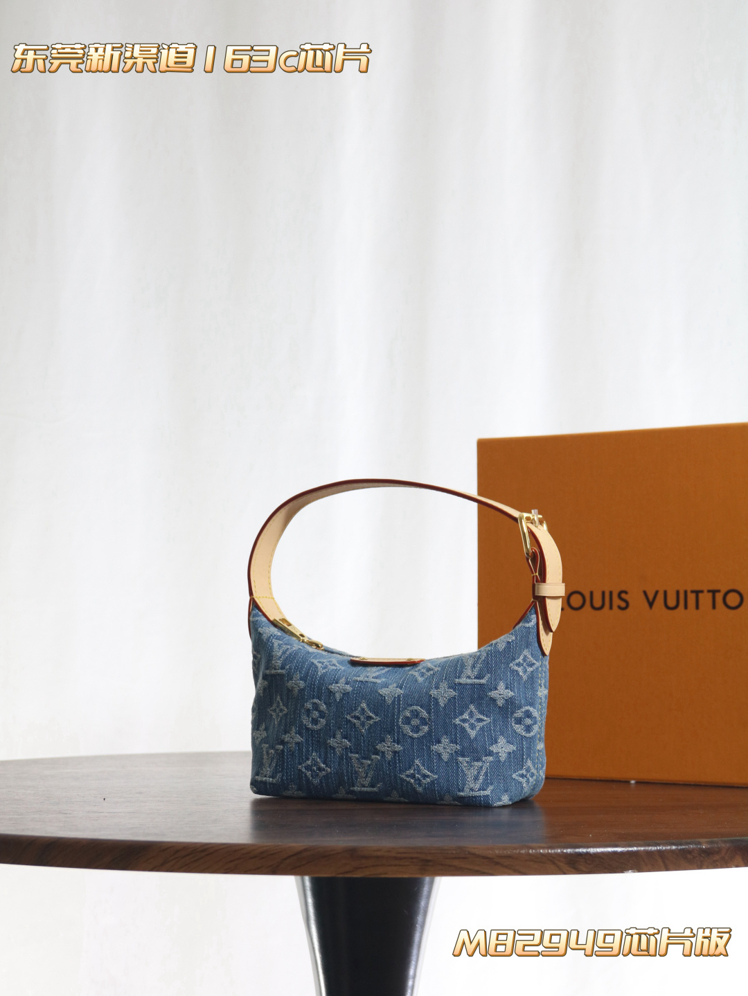 2 Louis Vuitton HILLS POCHETTE clutch bag M82949