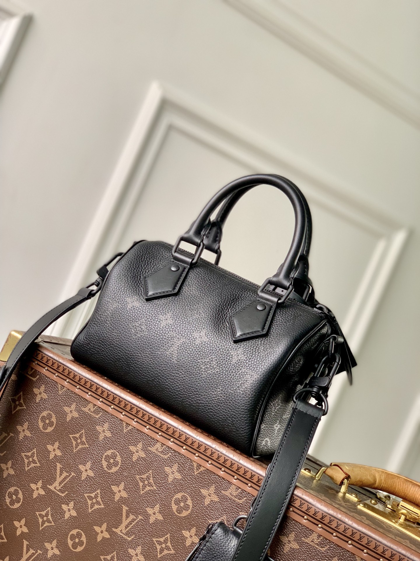 2 Louis Vuitton The M23807 black Speedy P9 Bandoulière 20 handbag is crafted from glossy calfskin leather.
