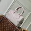 2 Louis Vuitton The M28343 Speedy 20 is reinterpreted this season, featuring a versatile and sophisticated Brume grey color.