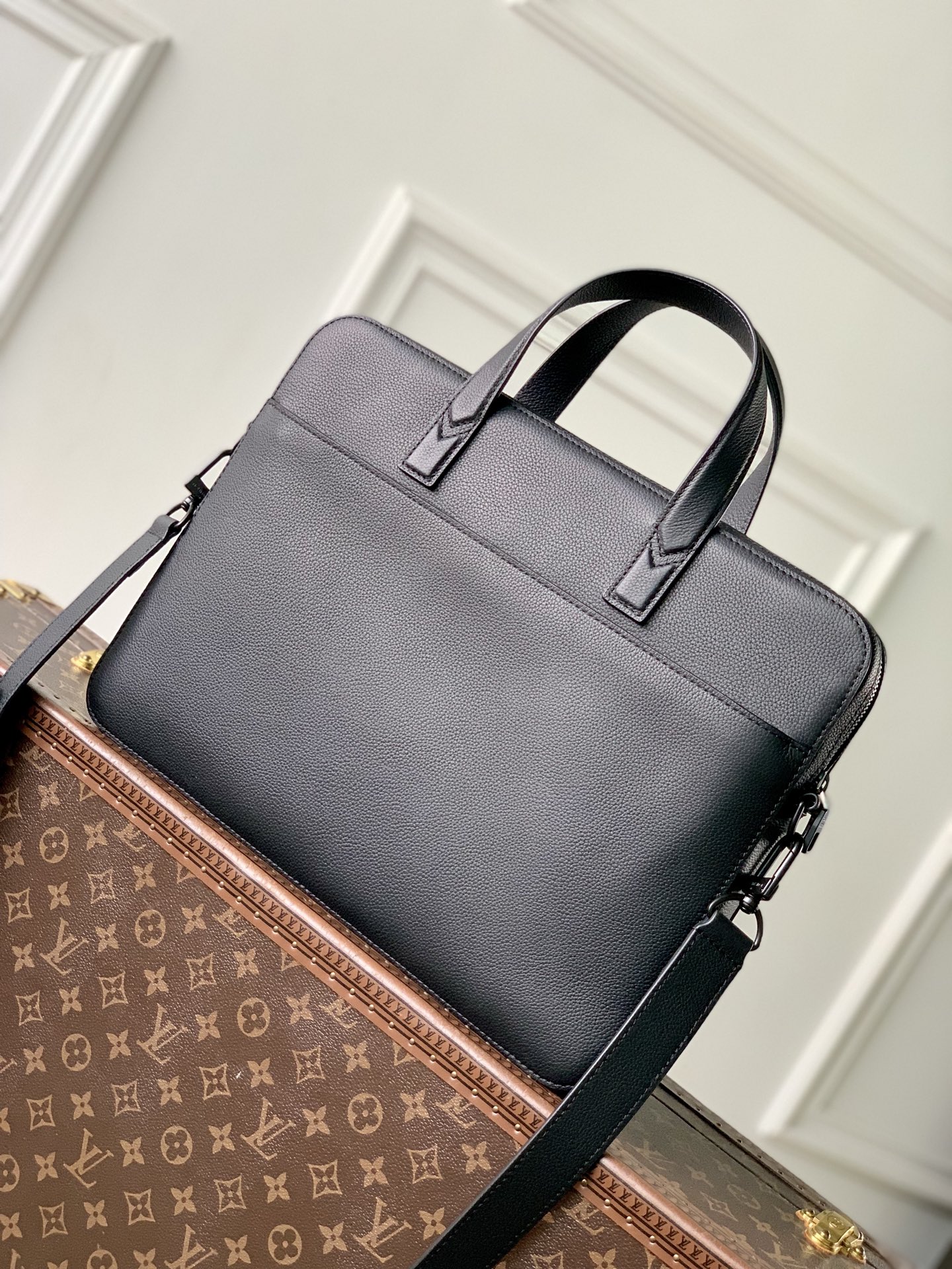 2 Louis Vuitton The M15258 Gate briefcase is crafted from waxed cowhide leather, featuring a supple design and ample space.