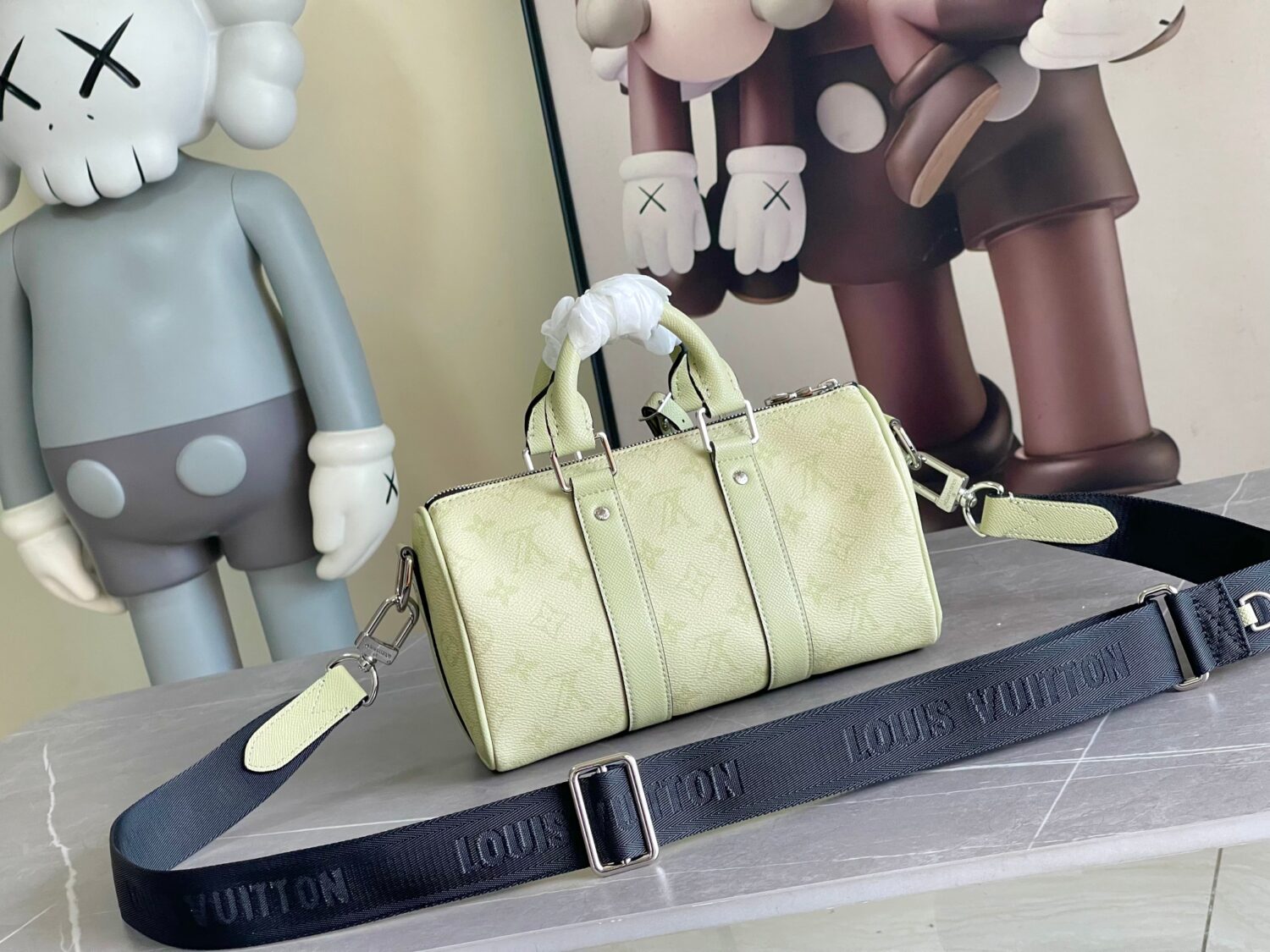 2 Louis Vuitton M14078 Light Khaki Green Pillow Bag. This Keepall 25 handbag is made of Monogram Eclipse Reverse canvas.