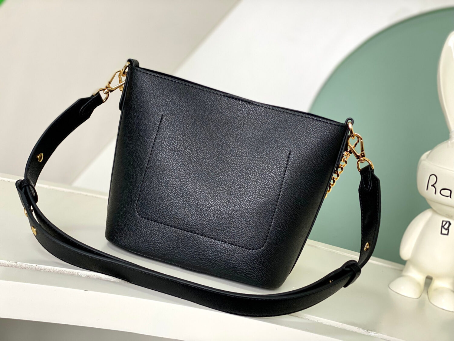 2 Louis Vuitton Lo and Walk full leather bucket bag and chain bag series