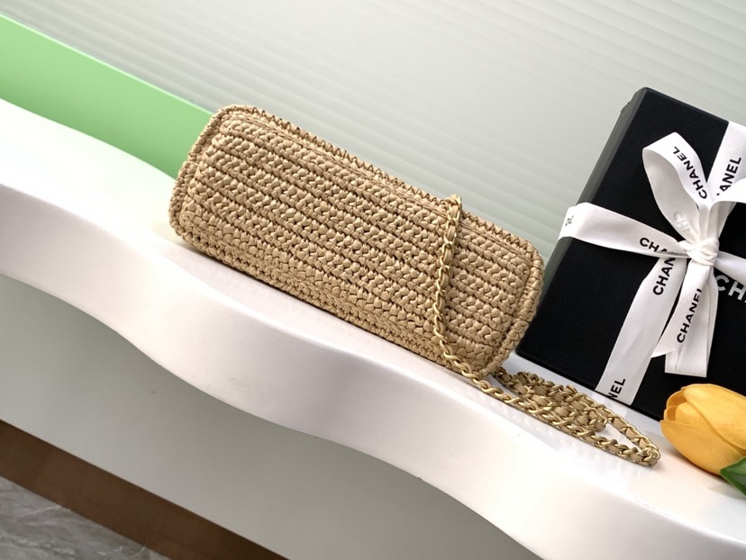 3 The popular vintage Kelly bag has been redesigned and revitalized by Chanel.