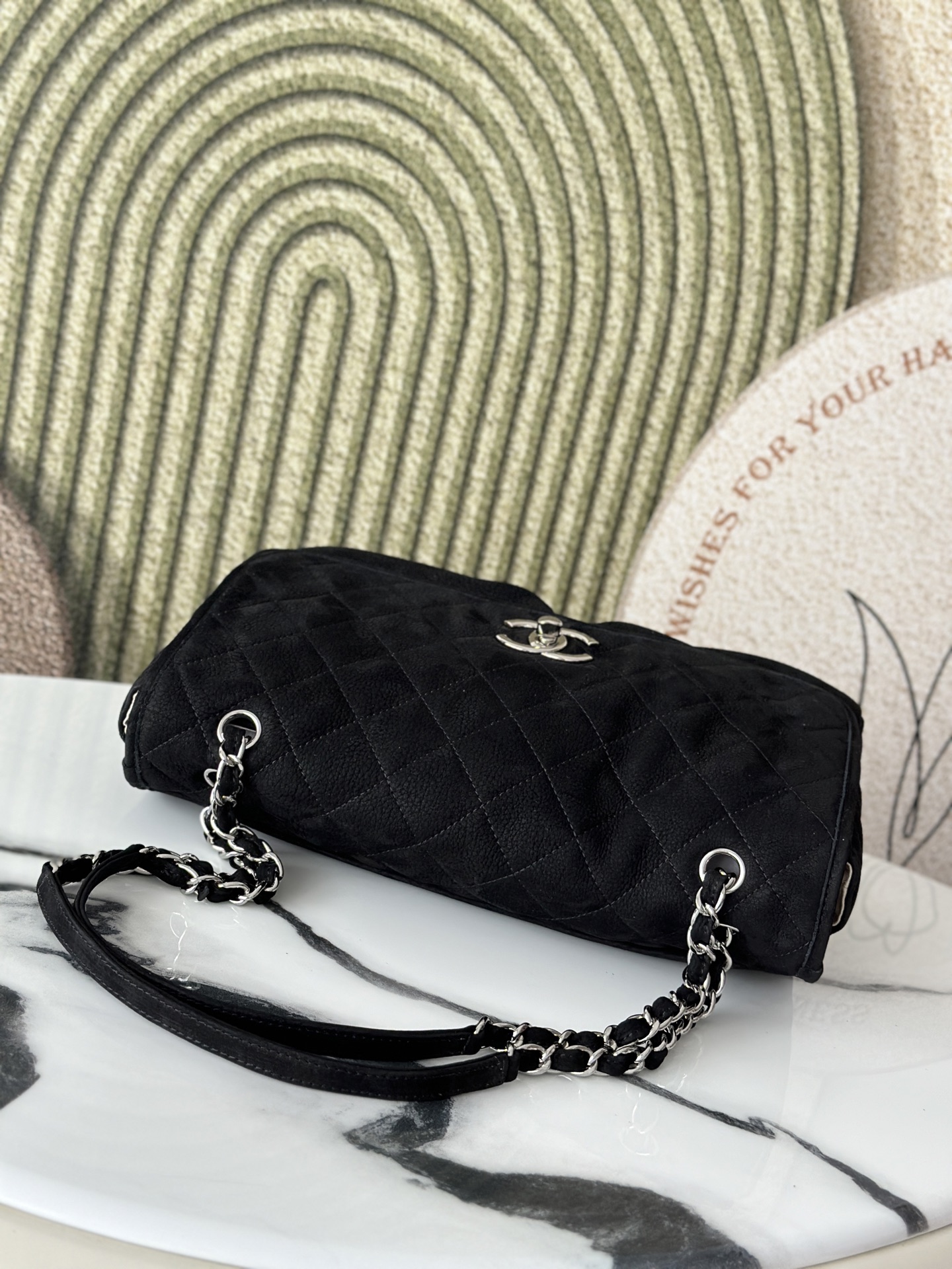 3 Extra-large logo suede double-pocket chain bag with 8 pockets – perfect for airport shopping!