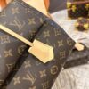 3 Louis Vuitton This monogrammed, single-shoulder/crossbody bag is so simple 😍 The more you look at it, the better it looks. The capacity is surprisingly generous.