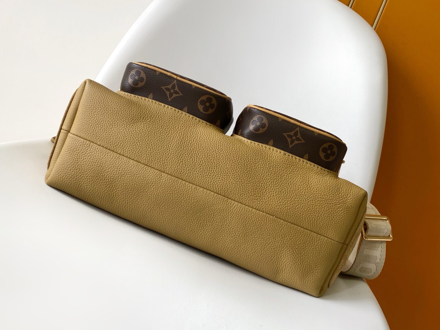 3 Louis Vuitton M12697 Full Khaki Leather Bag, Top-Tier Original, Dimensions Modified, Monogram Canvas, Classic Canvas with Wide Shoulder Strap