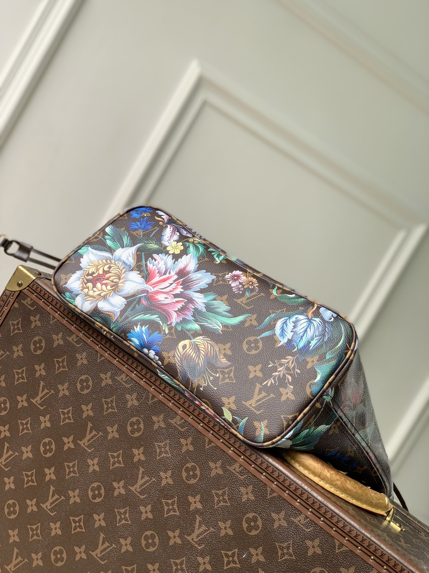 3 Louis Vuitton M28918 This Neverfull medium handbag is from the Monogram Eden collection.