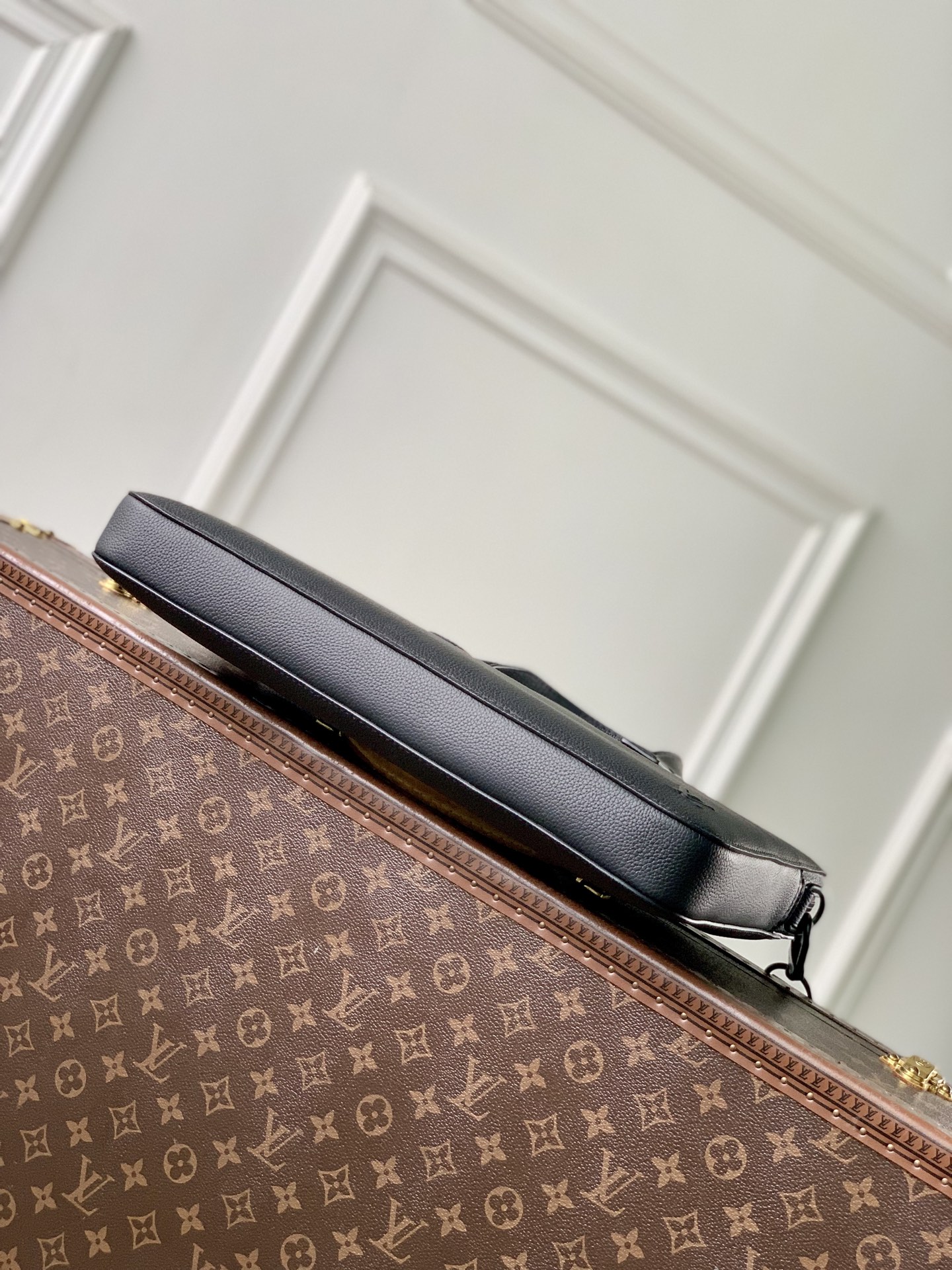 3 Louis Vuitton The M15258 Gate briefcase is crafted from waxed cowhide leather, featuring a supple design and ample space.