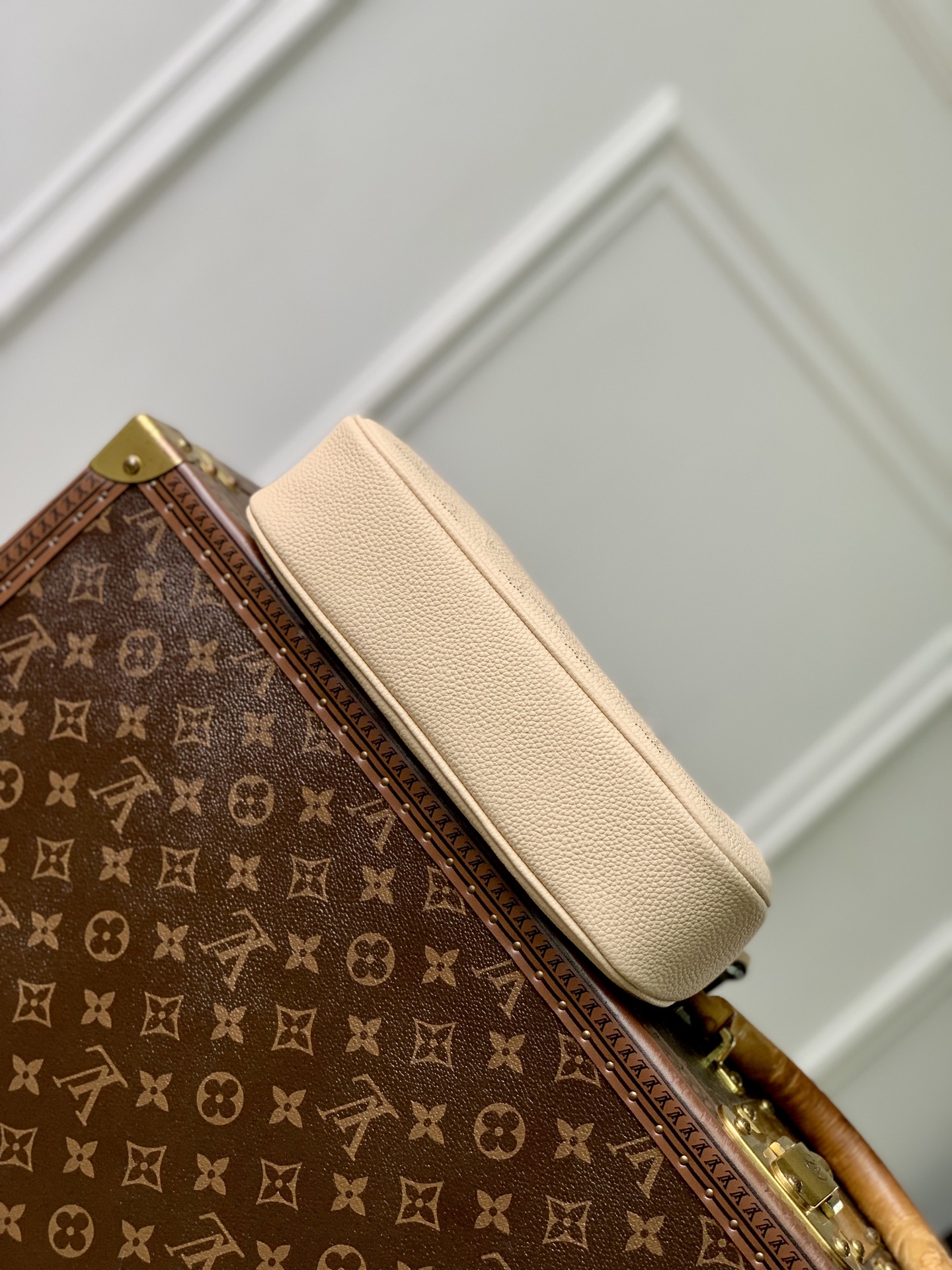 3 Louis Vuitton M27459 Off-white All Around small handbag from the Mahina series.