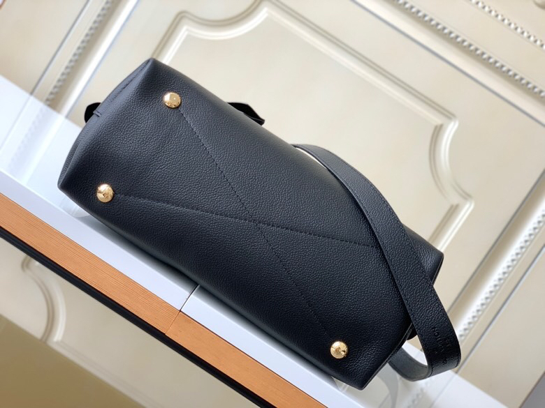 3 Louis Vuitton M44832 NEO ALMA bb embossed Empreinte leather has a soft feel