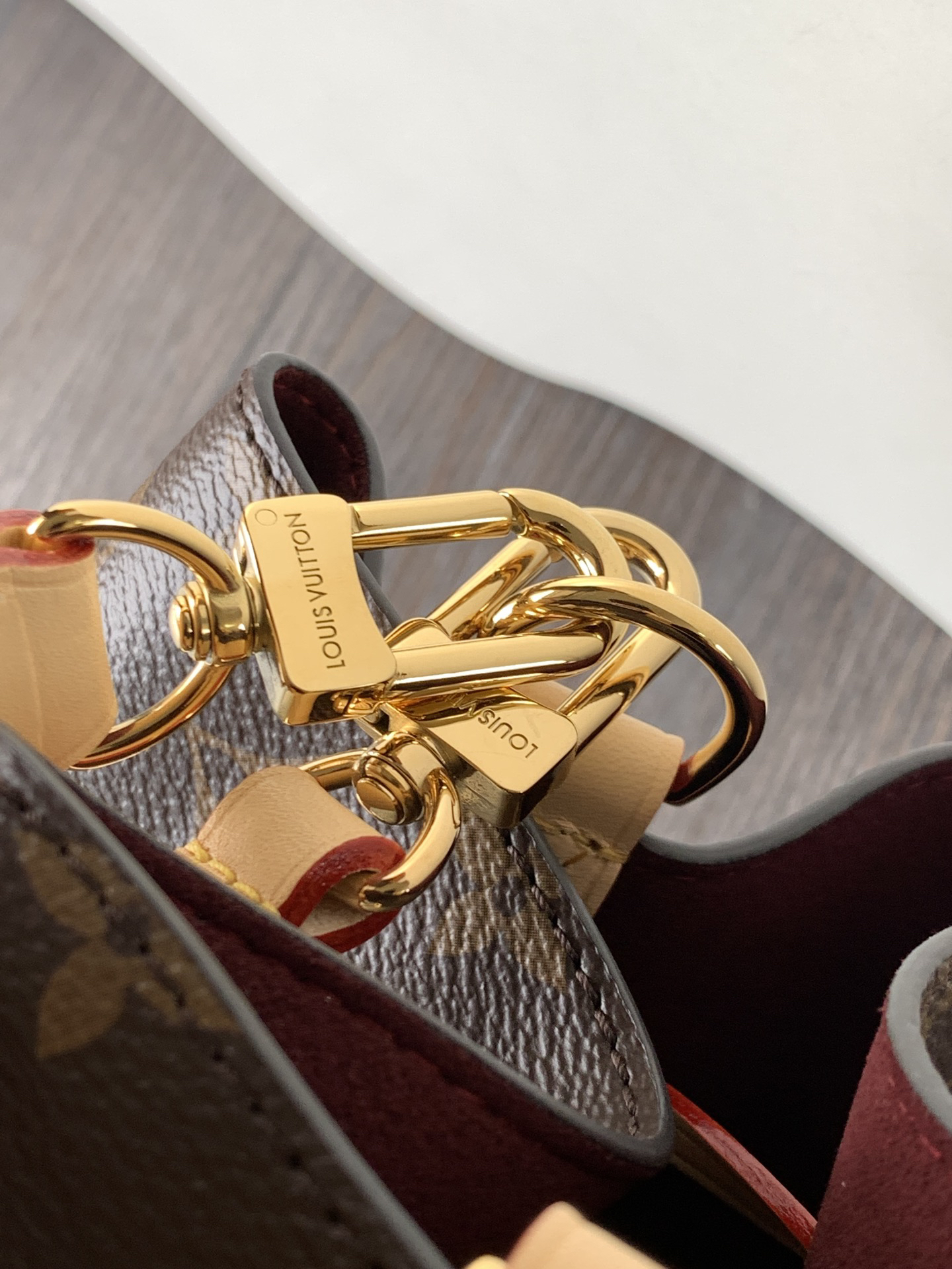 4 Louis Vuitton NÉONOÉ BB handbag