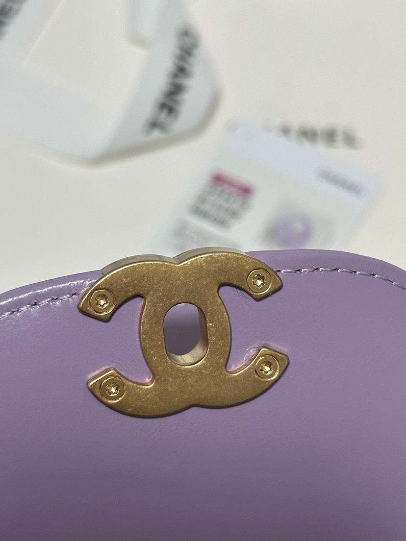 4 L'Oréal Large Chain Handbag in Smoky Purple
