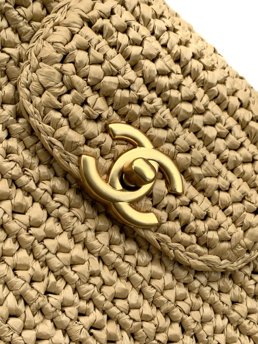 4 The popular vintage Kelly bag has been redesigned and revitalized by Chanel.