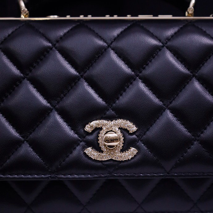 4 Chanel 25s handle with diamond embellishment