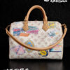 4 The leather used in M14587 is Italian Grade A leather, which is a key factor in its quality.