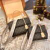 4 Louis Vuitton This monogrammed, single-shoulder/crossbody bag is so simple 😍 The more you look at it, the better it looks. The capacity is surprisingly generous.
