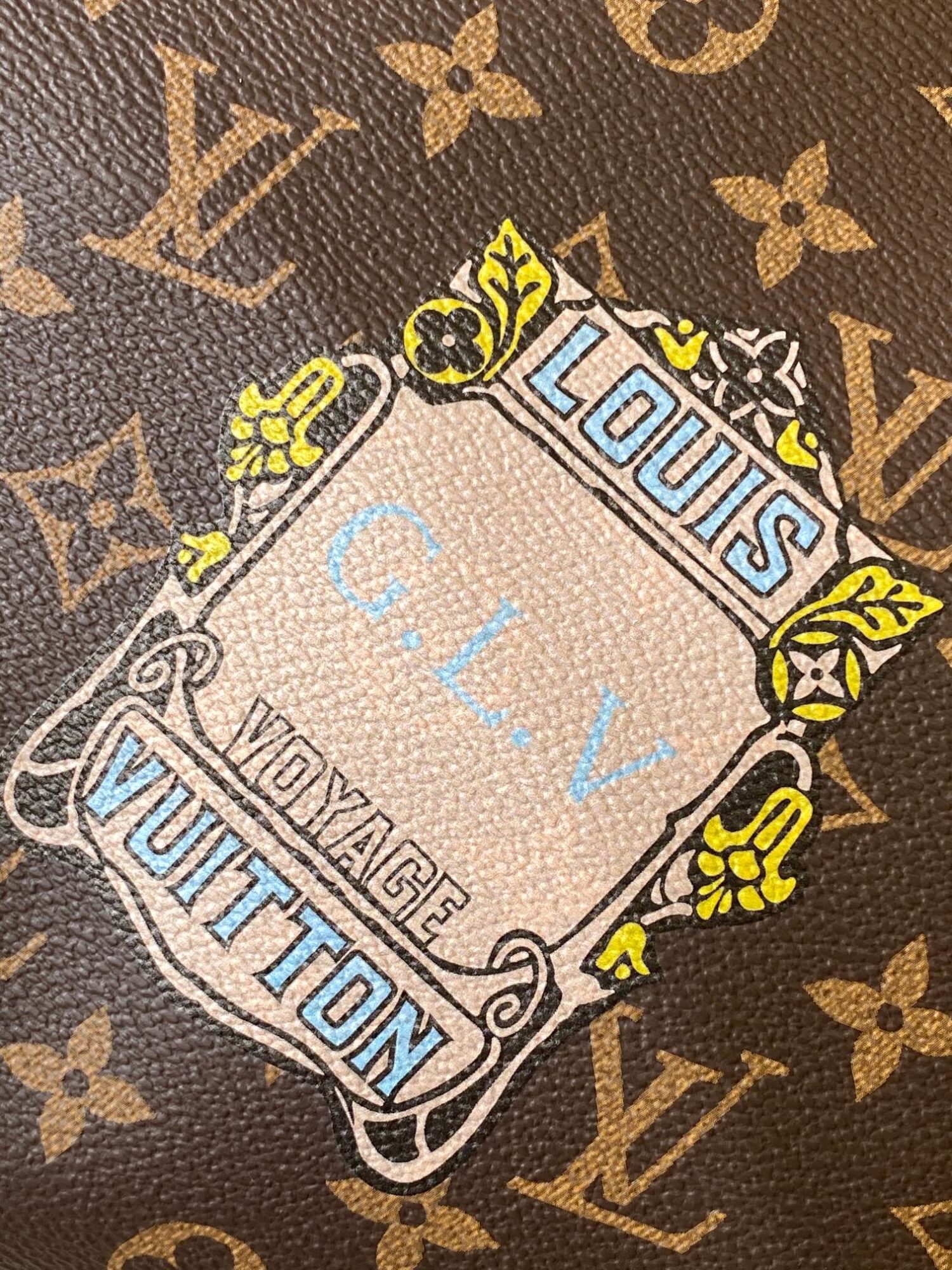 4 Louis Vuitton 2295 Monogram 50CM 163c01 Dynamic Chip This Keepall Bandoulière 50 travel bag features the Monogram design.