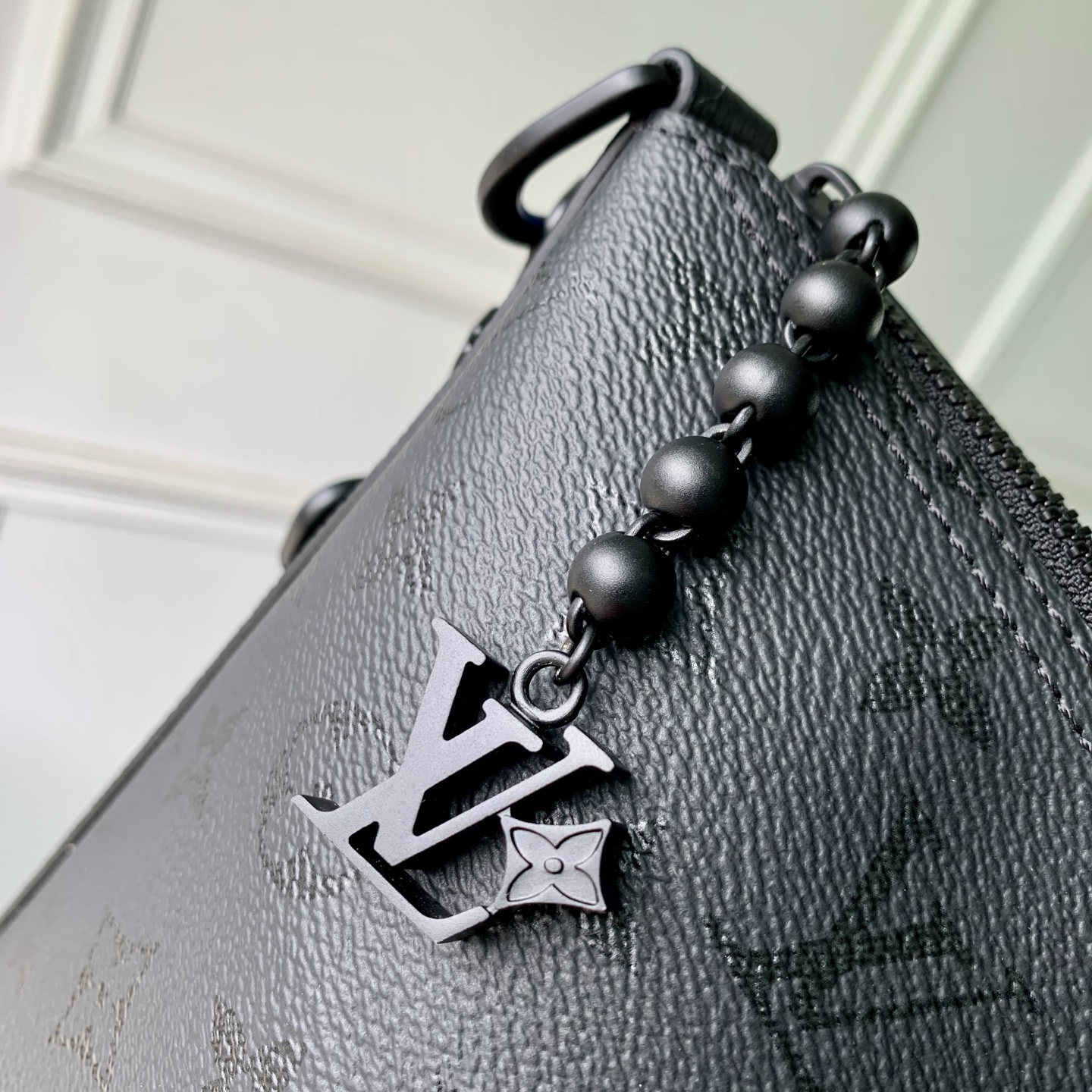 4 Louis Vuitton M27856 This Vagabond Hobo handbag is made of Monogram Midnight coated canvas with tonal calfskin leather trim.