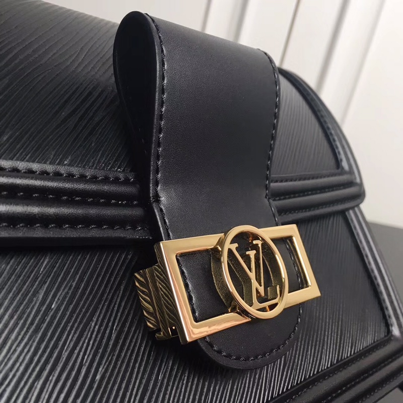 4 Louis Vuitton M44162 Women's Artistic Director Nicolas Ghesquière launches the Dauphine handbag