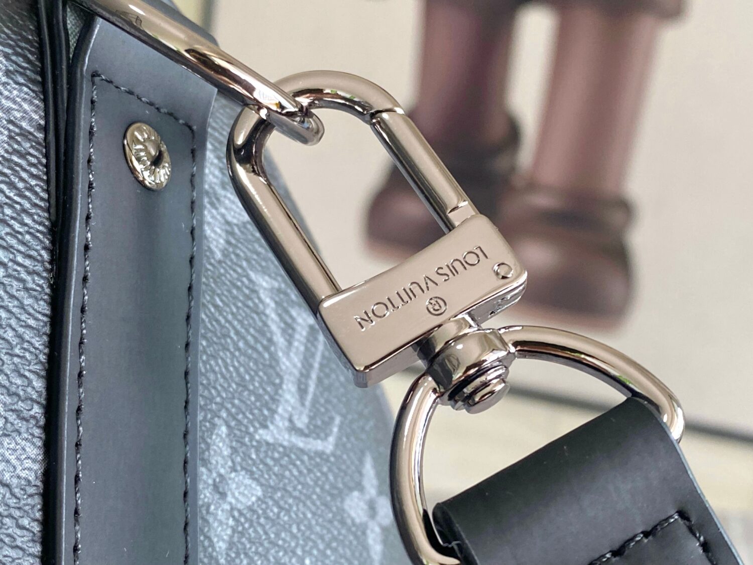 4 Louis Vuitton 01949 Rose Red. 13808 Red This Keepall Bandoulière 45 travel bag is