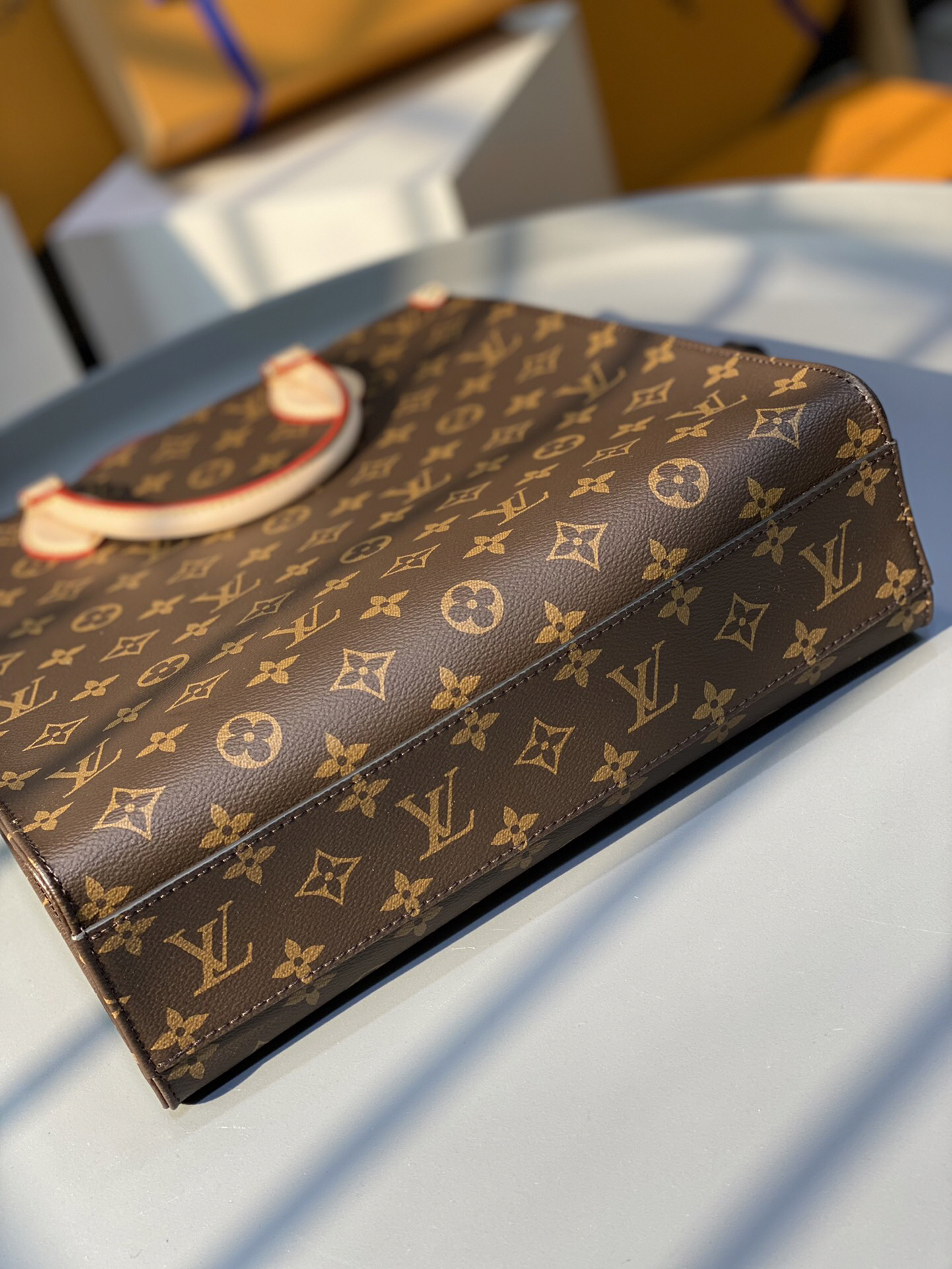 4 Louis Vuitton The M45848 classic Sac Plat medium handbag incorporates contemporary trends with its Monogram canvas and leather trim.