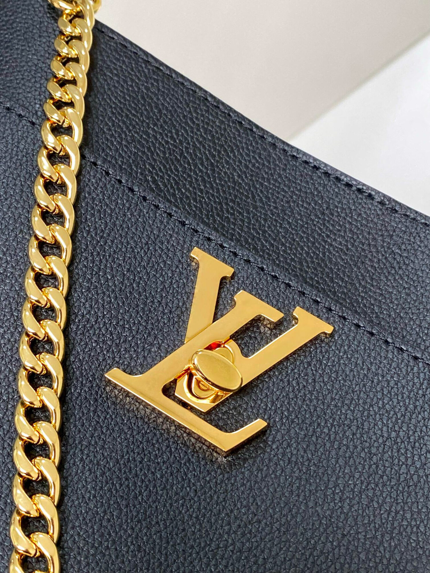 4 Louis Vuitton Lo and Walk full leather bucket bag and chain bag series