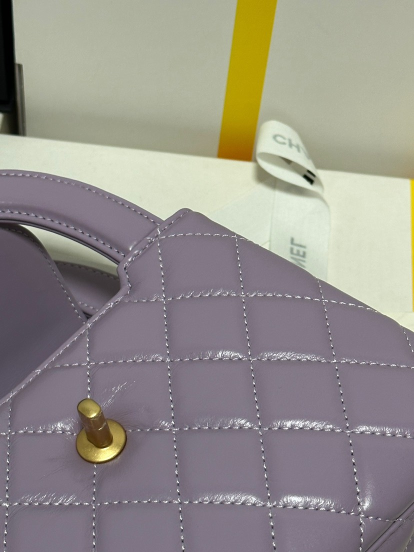 5 L'Oréal Large Chain Handbag in Smoky Purple