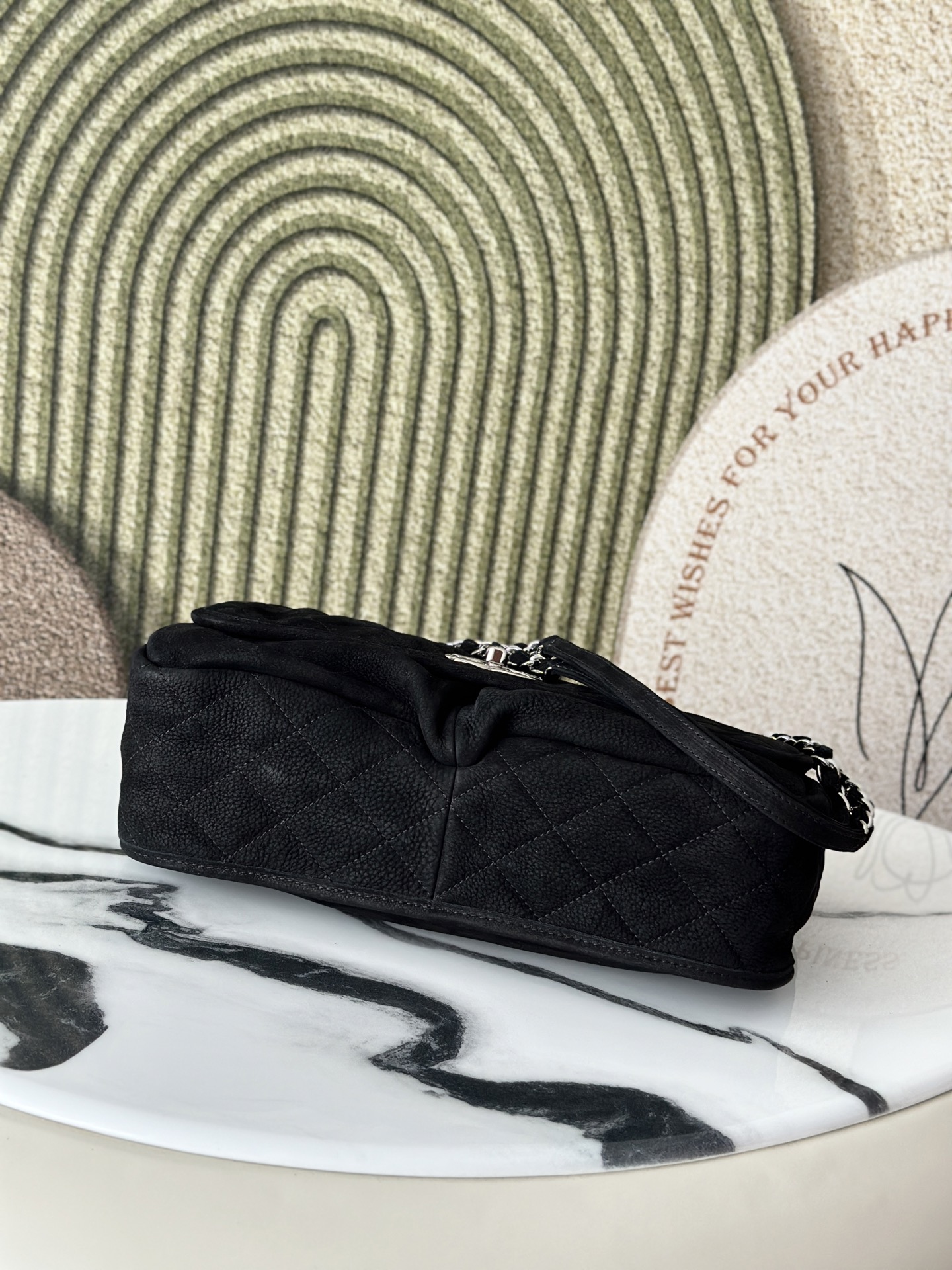 5 Extra-large logo suede double-pocket chain bag with 8 pockets – perfect for airport shopping!