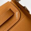 5 Louis Vuitton This Sapphire 30 handbag is a modern interpretation of the timeless Sapphire handbag, crafted from Brønsted cowhide leather.