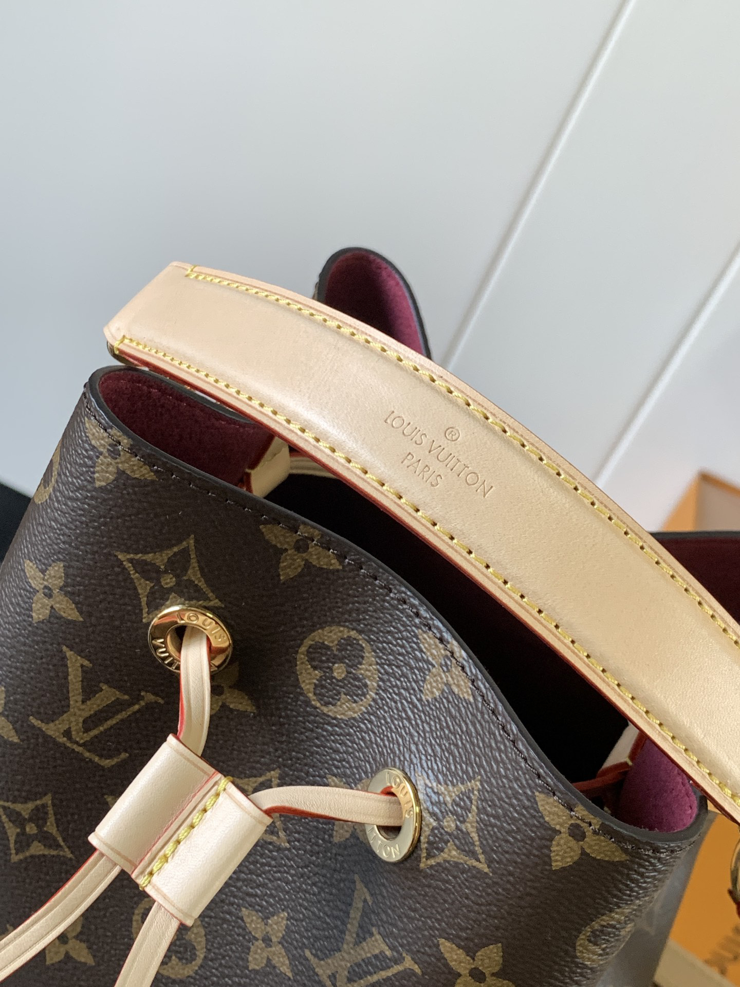 5 Louis Vuitton M46581 Monogram Canvas Mini Bucket Bag Series NÉONOÉ BB Handbag, featuring a Monogram canvas BB adorned with natural leather.