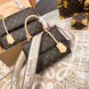 5 Louis Vuitton This monogrammed, single-shoulder/crossbody bag is so simple 😍 The more you look at it, the better it looks. The capacity is surprisingly generous.