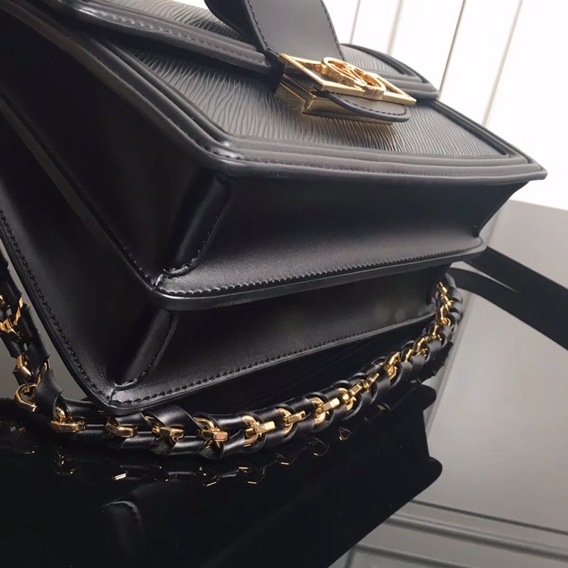5 Louis Vuitton M44162 Women's Artistic Director Nicolas Ghesquière launches the Dauphine handbag