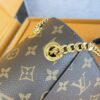 5 Louis Vuitton【NEW CHAIN BAG】Model: M45592 This chain bag features a delicate design crafted from Monogram canvas.