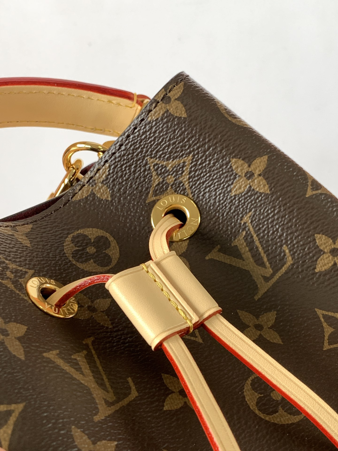 5 Louis Vuitton NÉONOÉ BB handbag