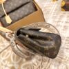6 Louis Vuitton This monogrammed, single-shoulder/crossbody bag is so simple 😍 The more you look at it, the better it looks. The capacity is surprisingly generous.