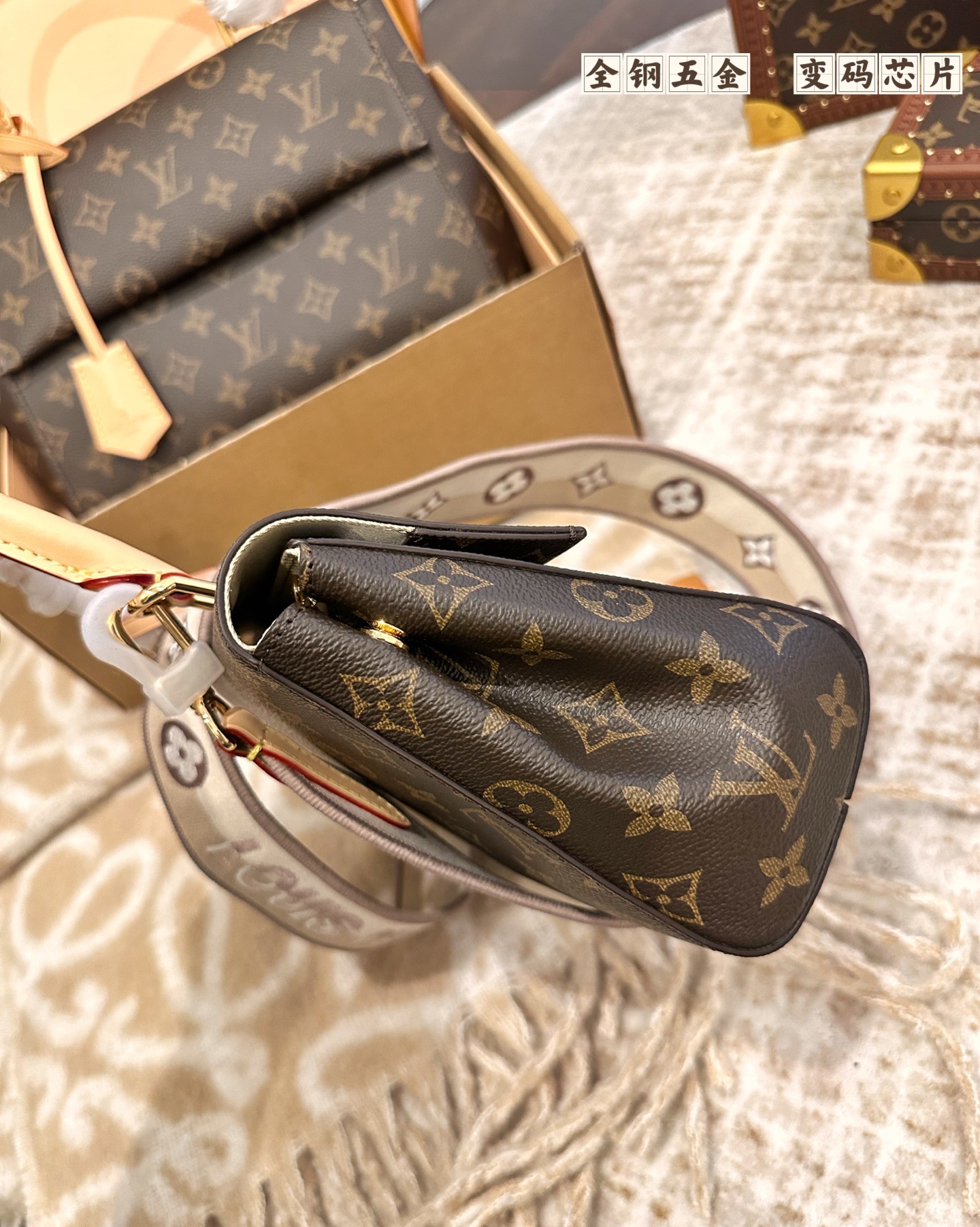 6 Louis Vuitton This monogrammed, single-shoulder/crossbody bag is so simple 😍 The more you look at it, the better it looks. The capacity is surprisingly generous.