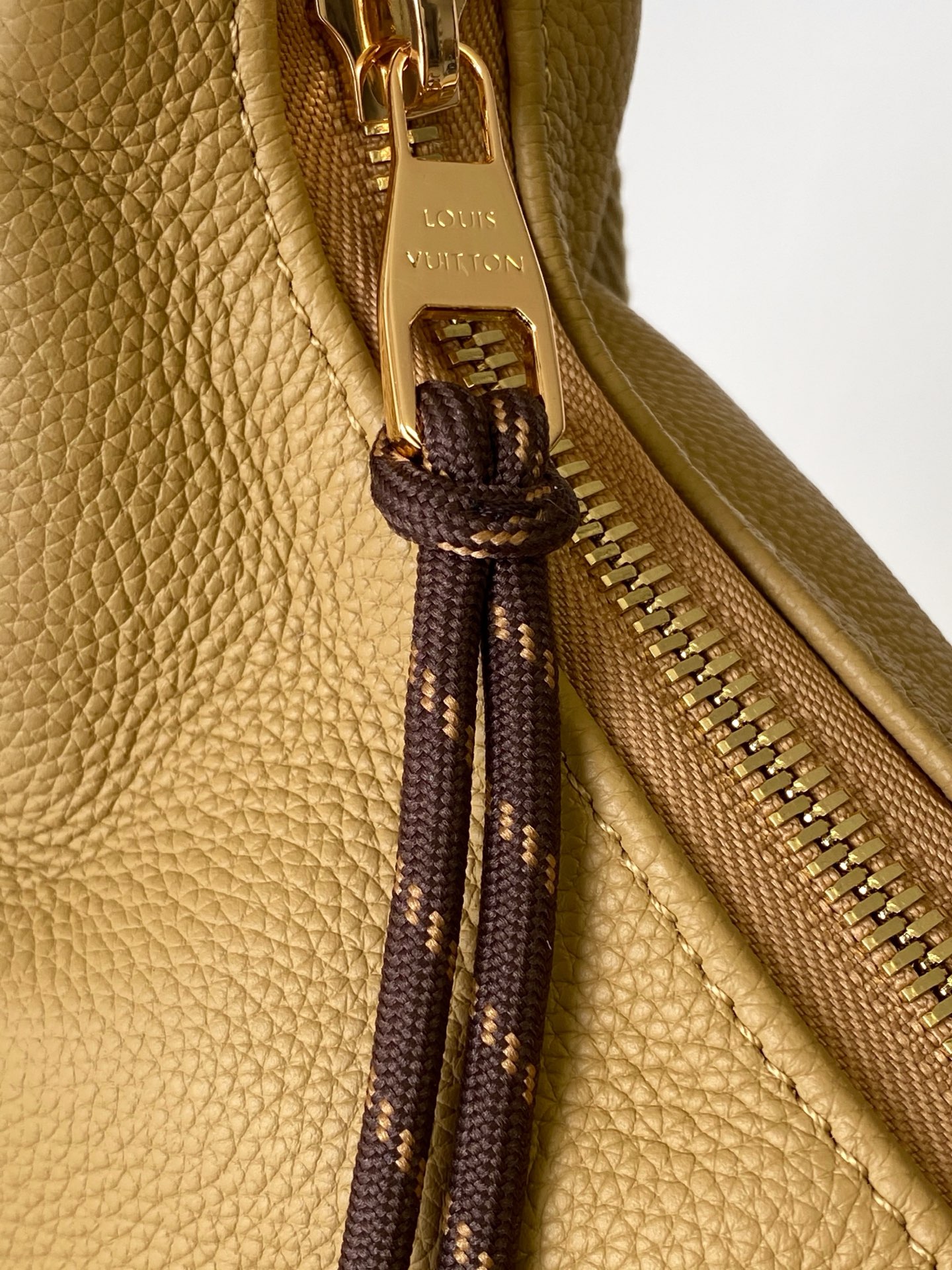 6 Louis Vuitton M12697 Full Khaki Leather Bag, Top-Tier Original, Dimensions Modified, Monogram Canvas, Classic Canvas with Wide Shoulder Strap