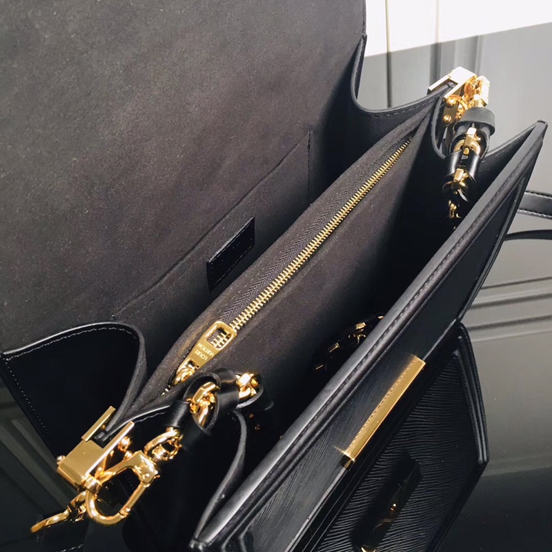 6 Louis Vuitton M44162 Women's Artistic Director Nicolas Ghesquière launches the Dauphine handbag