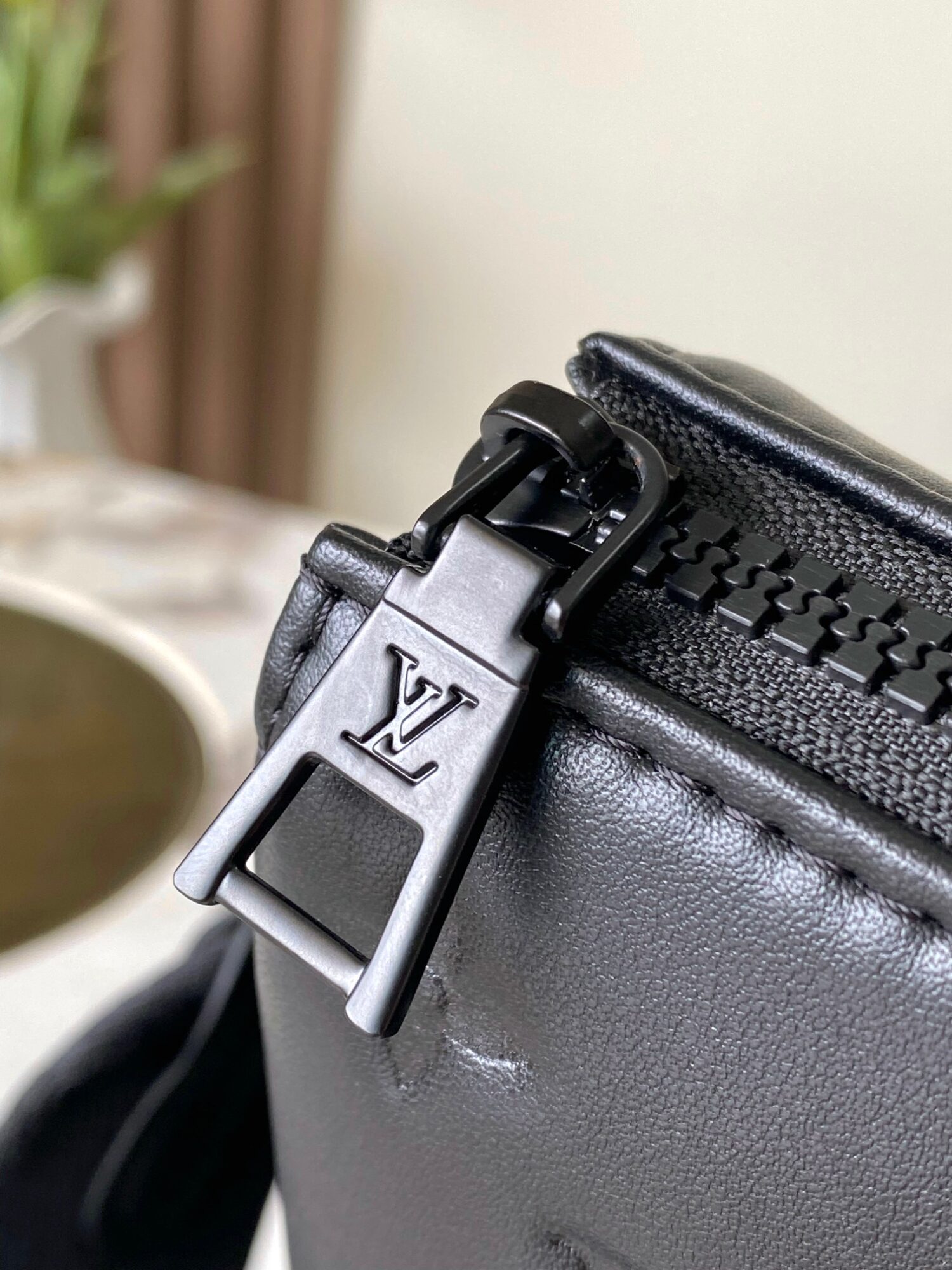 6 Louis Vuitton M11370 Black embossed leather bag with black chain.