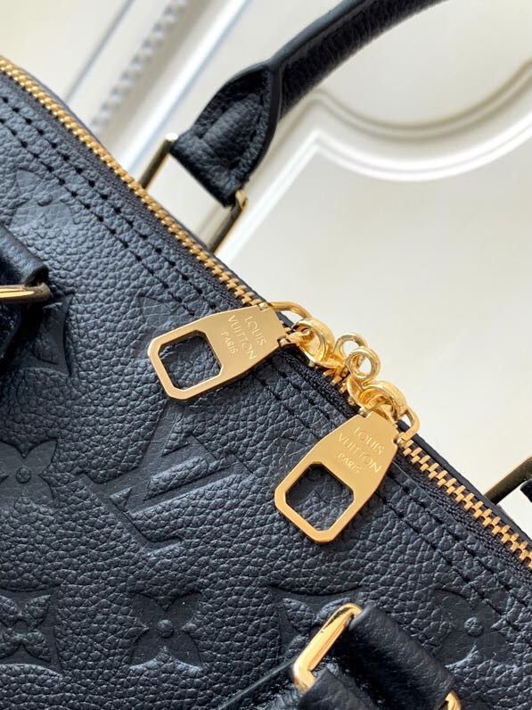 6 Louis Vuitton M44832 NEO ALMA bb embossed Empreinte leather has a soft feel