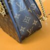 6 Louis Vuitton【NEW CHAIN BAG】Model: M45592 This chain bag features a delicate design crafted from Monogram canvas.