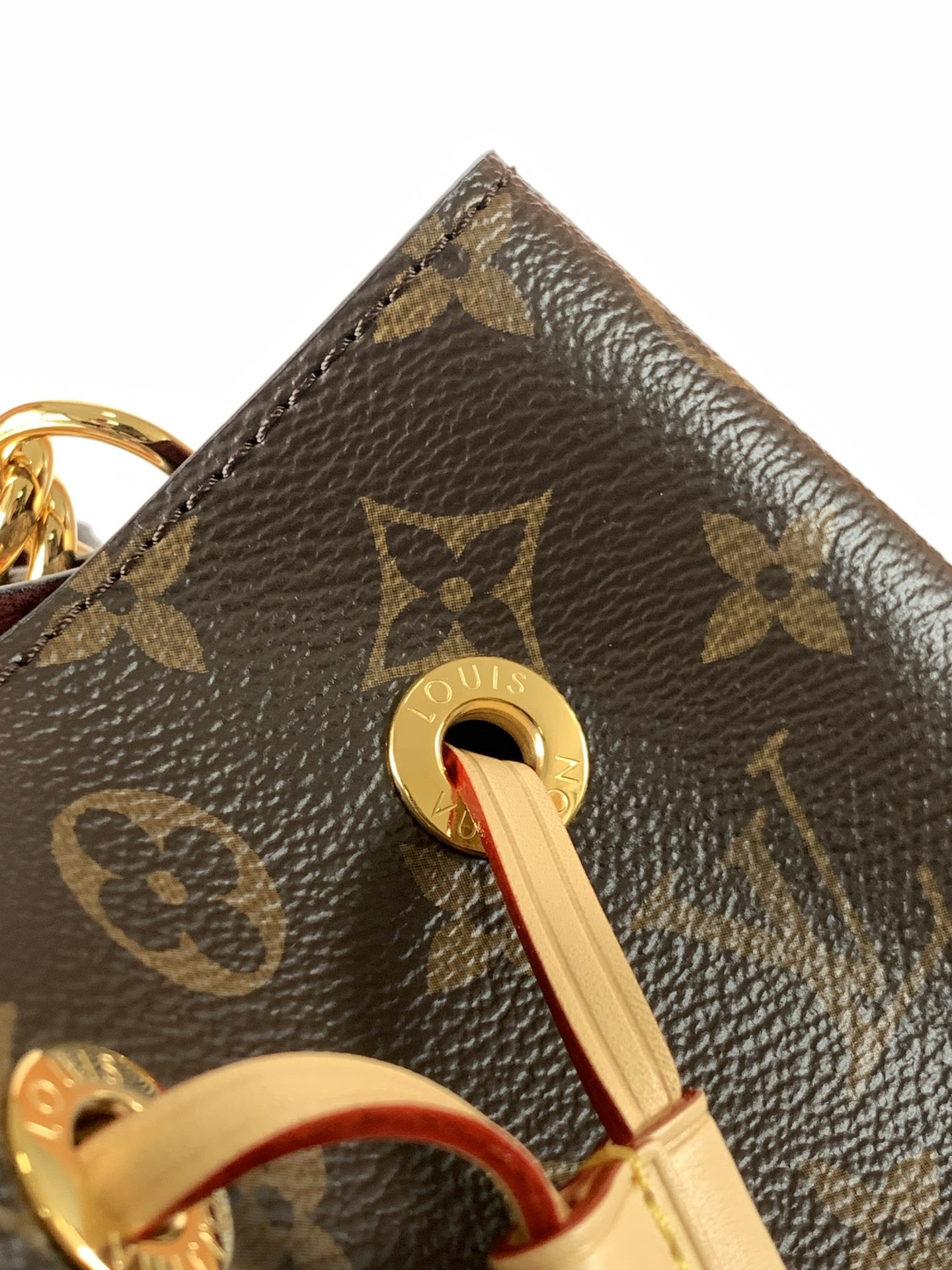 6 Louis Vuitton NÉONOÉ BB handbag