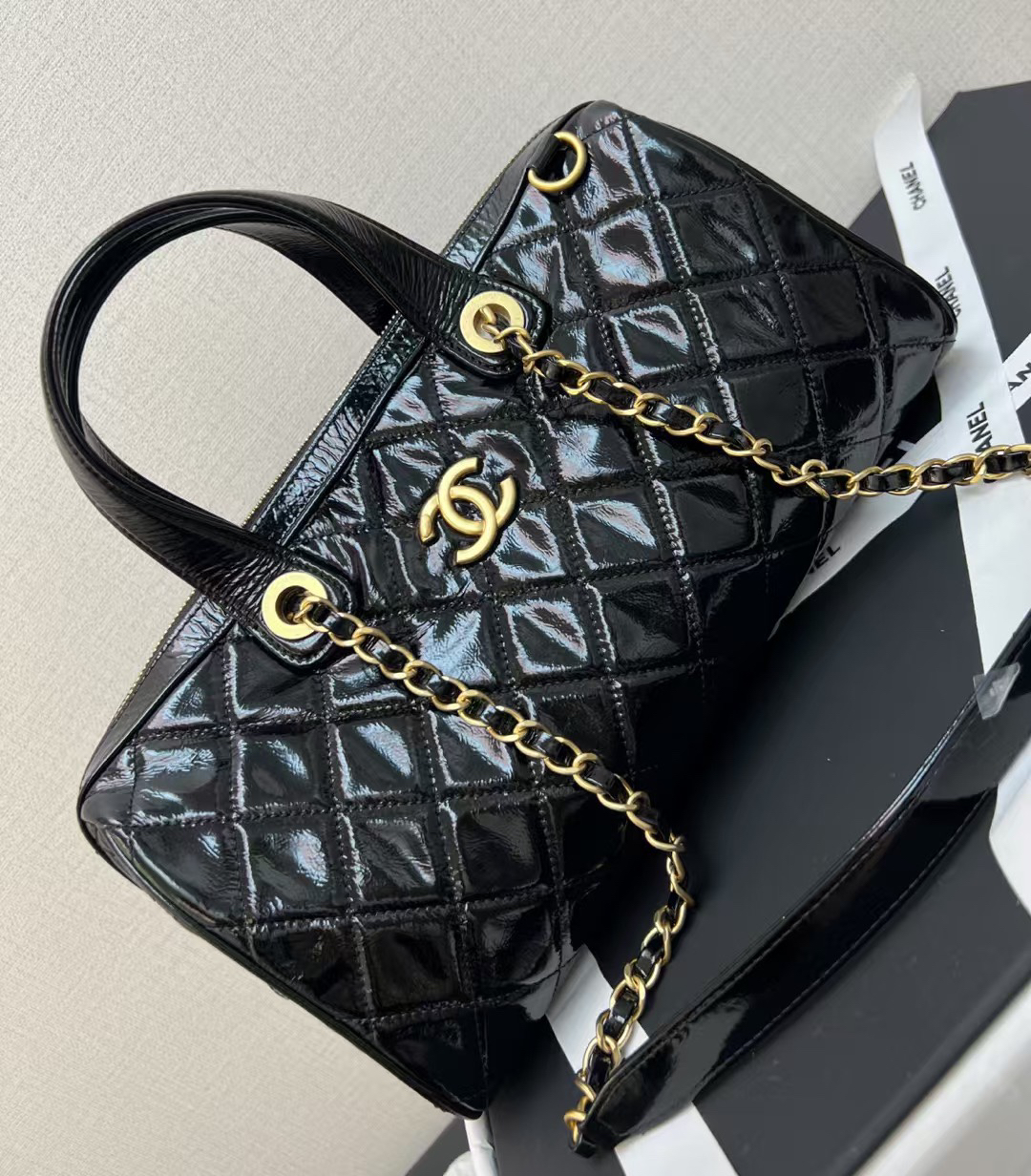 Chanel with complete packaging  25a is so eye-catching!